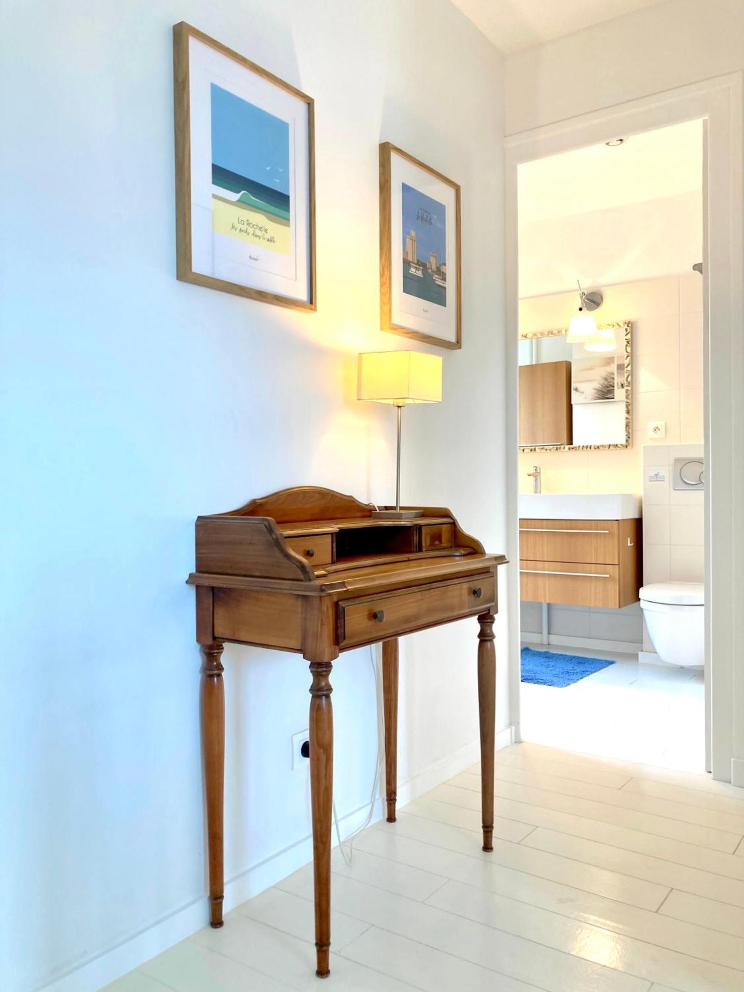 Maison Centre Ville Avec Jardin , Terrasse, Et Garage Velos La Rochelle  Eksteriør billede