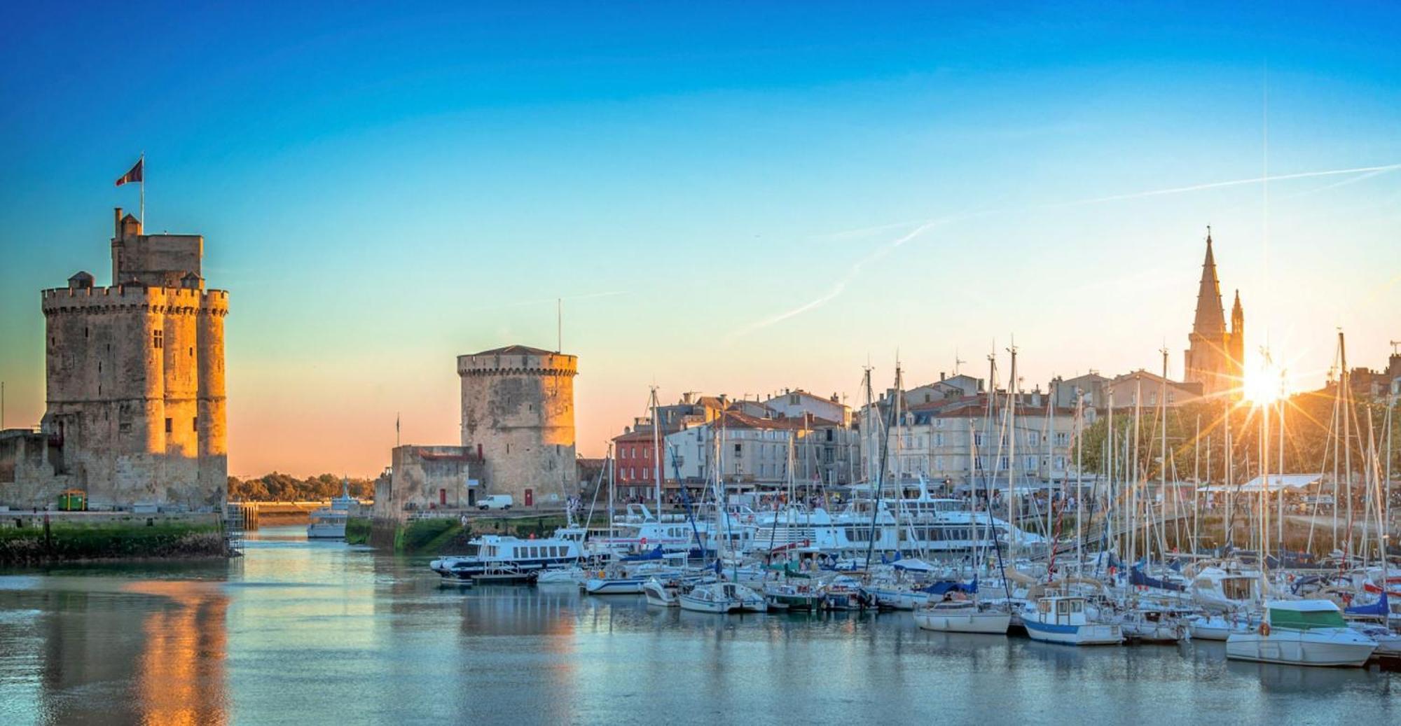 Maison Centre Ville Avec Jardin , Terrasse, Et Garage Velos La Rochelle  Eksteriør billede