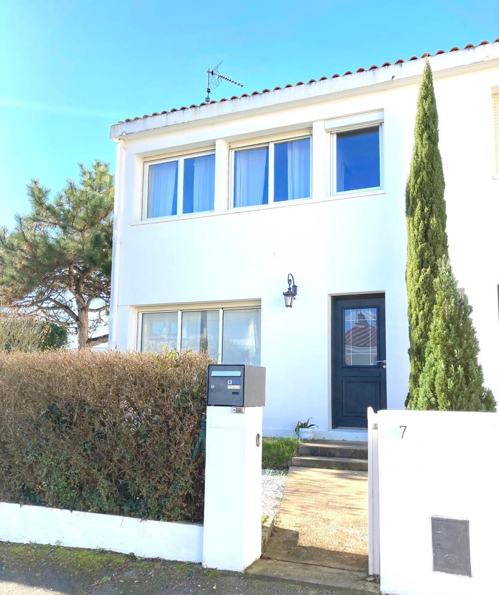 Maison Centre Ville Avec Jardin , Terrasse, Et Garage Velos La Rochelle  Eksteriør billede