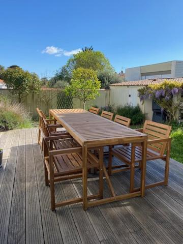 Maison Centre Ville Avec Jardin , Terrasse, Et Garage Velos La Rochelle  Eksteriør billede